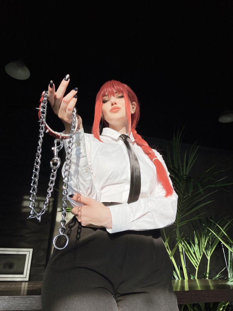 Alina Becker Makima Cosplay