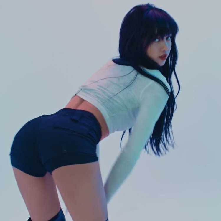 Lalisa Manoban in underwear