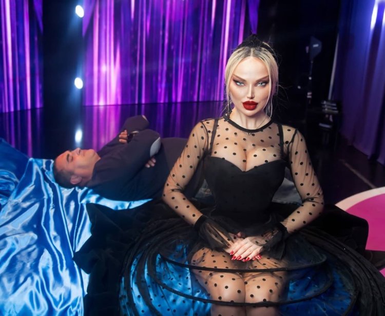 Lily Morto in Comedy