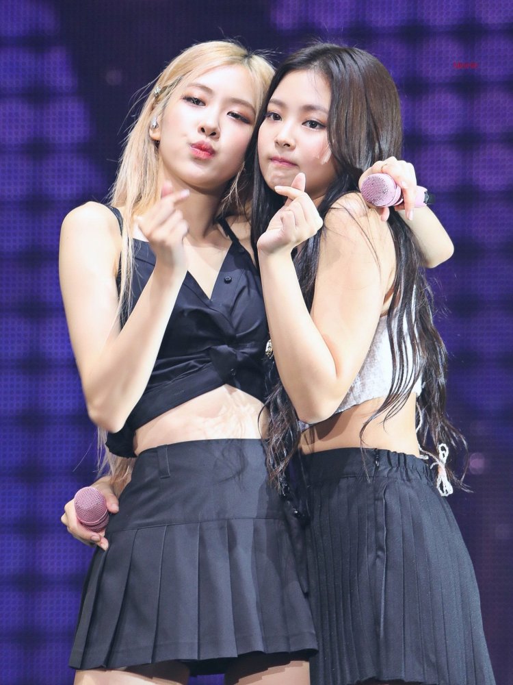 Black Pink Jenny and Rose