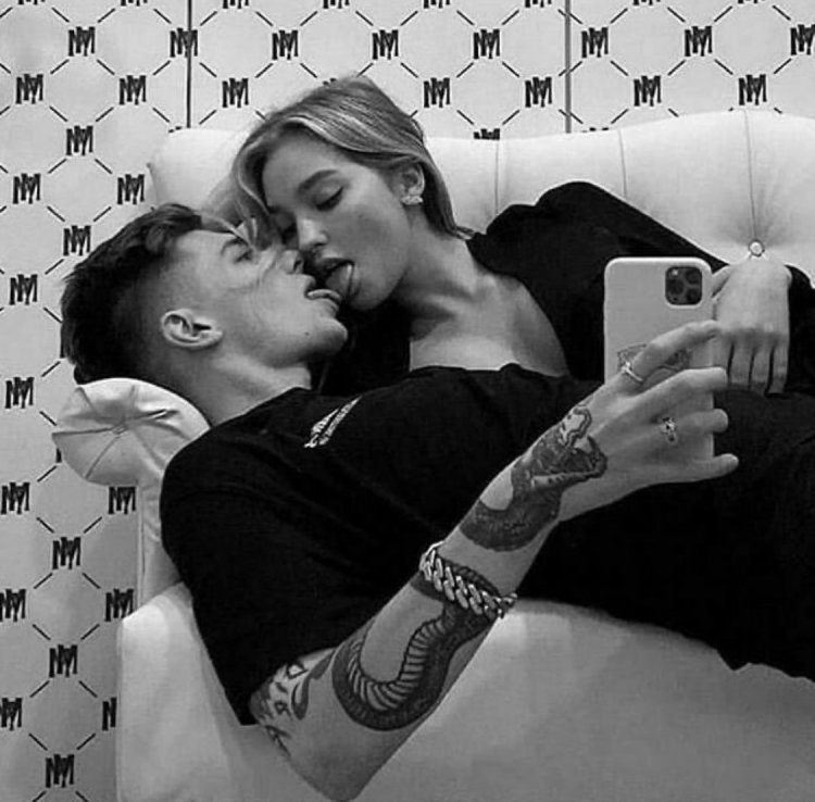 Girl Marseille Miracles