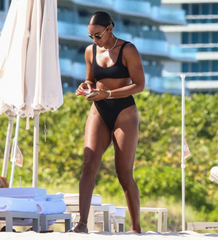 Kelly Rowland Figure