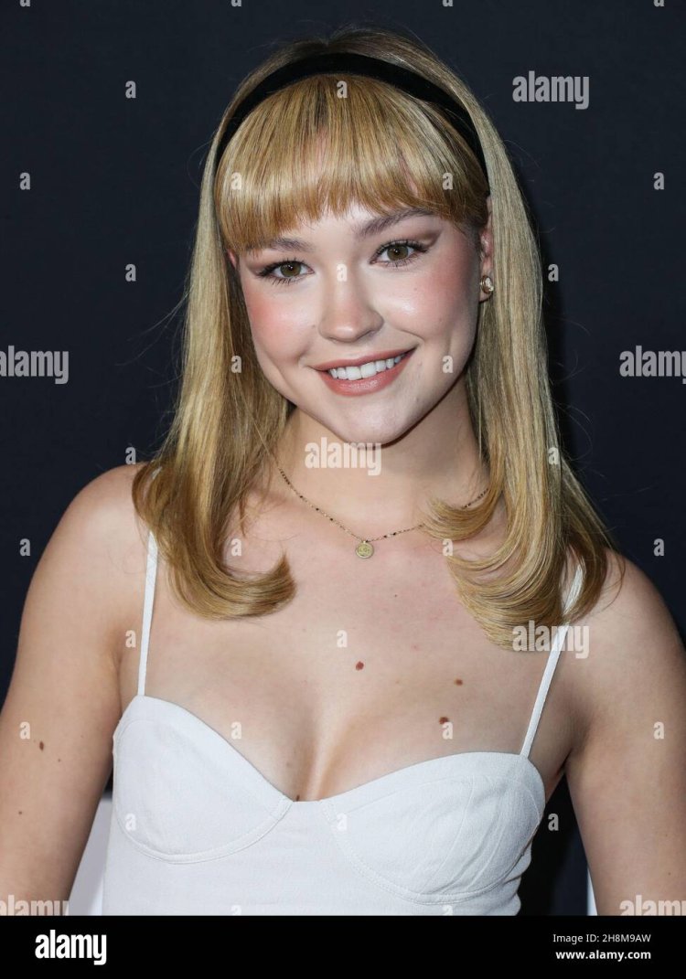 Sadie Stanley without makeup