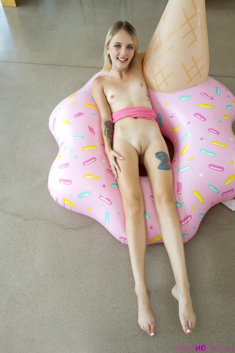 Katie Bloom porn actress