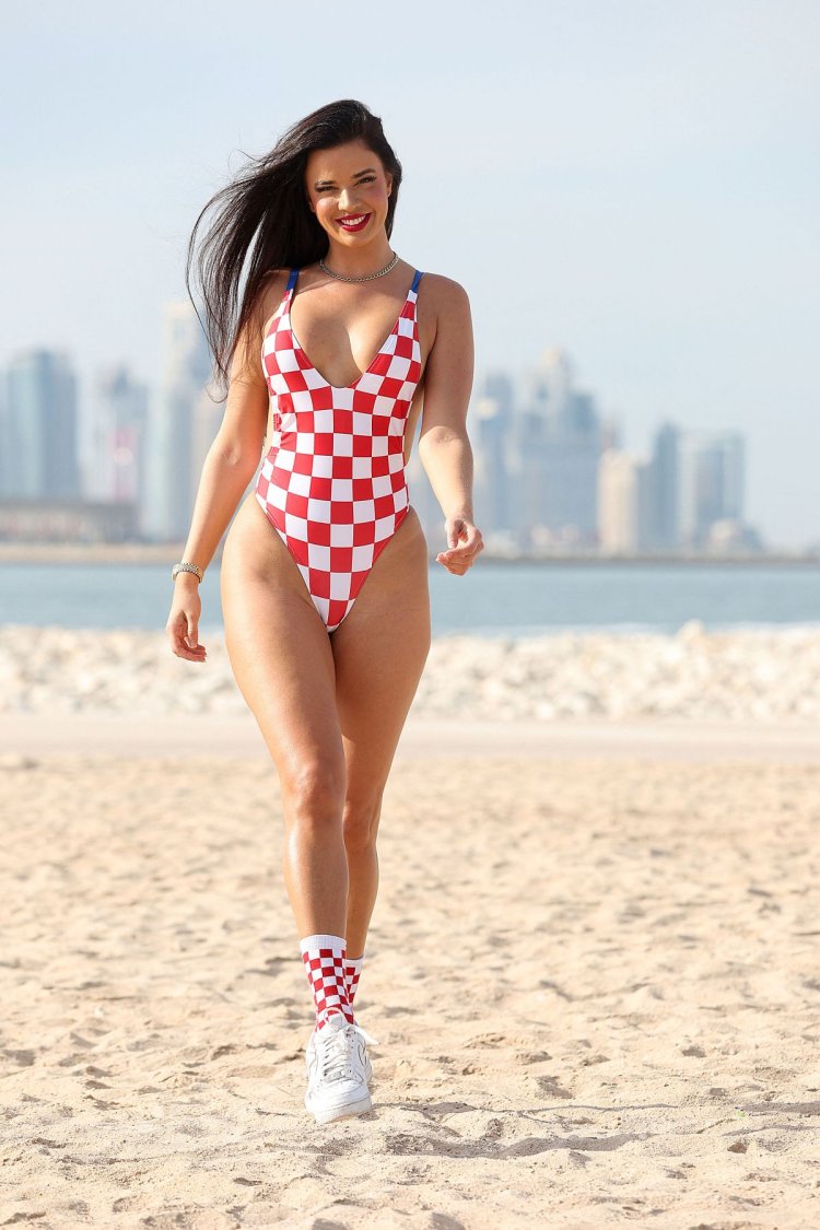 Ivanna Knol Video on the beach