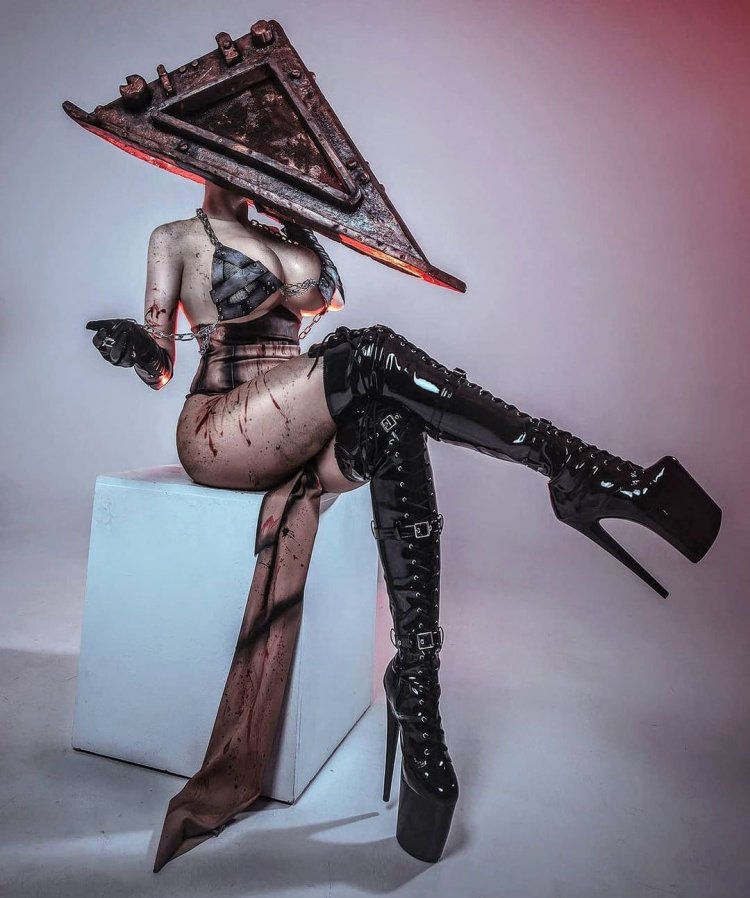 Pyramid -headed Silent Hill Cosplay