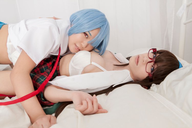 Cosplay anime lesbian naked