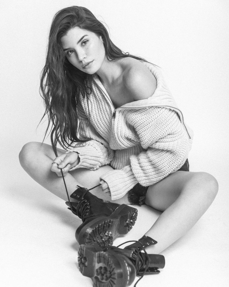 19 -year -old model from Australia - Gracie Piscopo naked