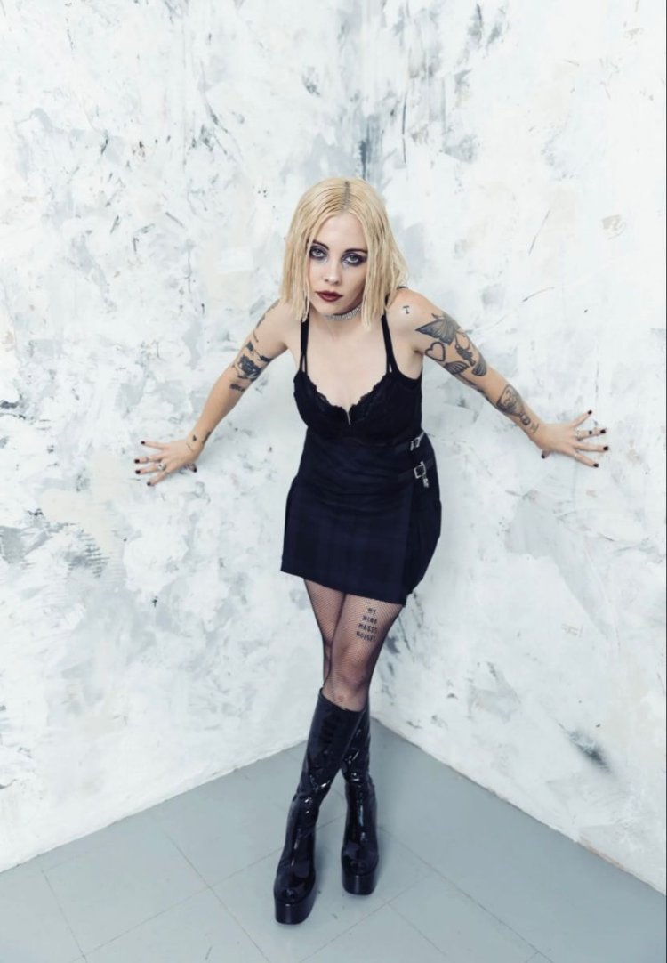 Hezer without a mask