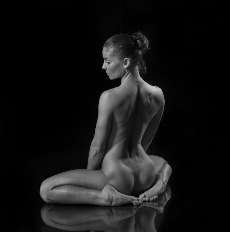 Female beauty standards nude