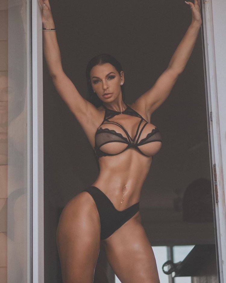 Nadine Kerastasis model