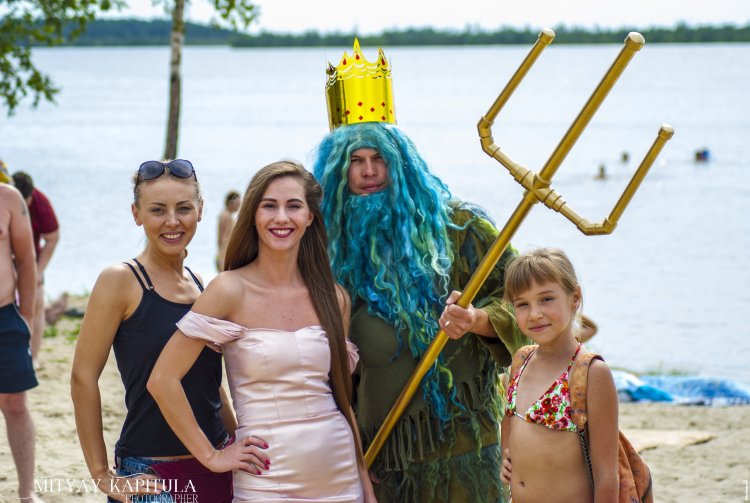 Nudist's holiday of Neptune