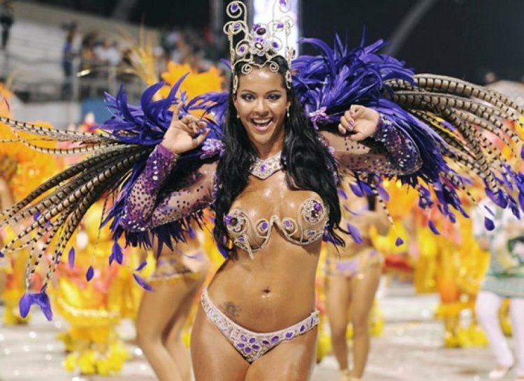Andrea Martins Brazili Carnival