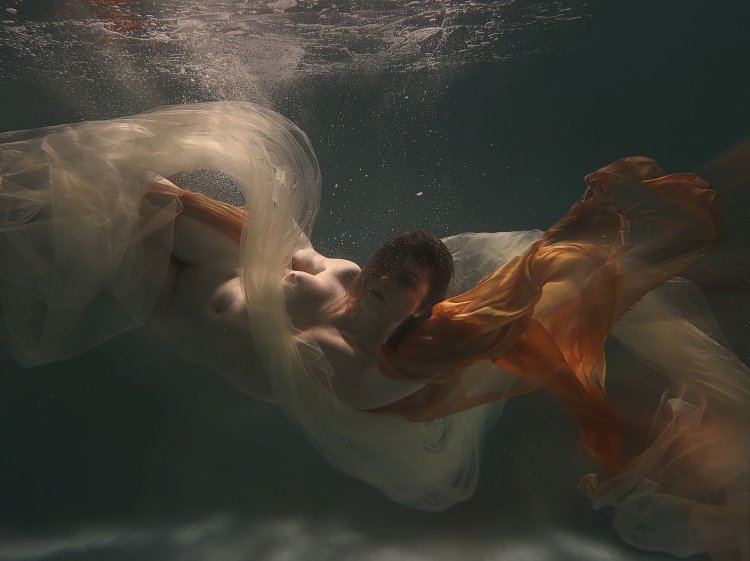 Underwater photo shoot nude