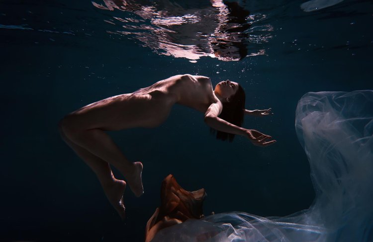 Underwater photo shoot nude