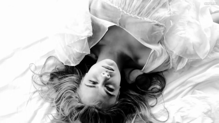 Cara Delevingne in bed