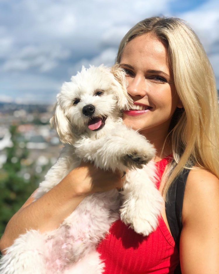Emilia Nevone with a dog