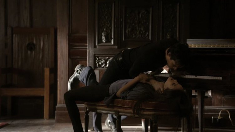 Damon and Elena in Billard