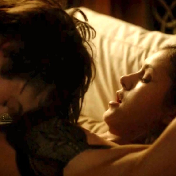 Damon and Elena in bed
