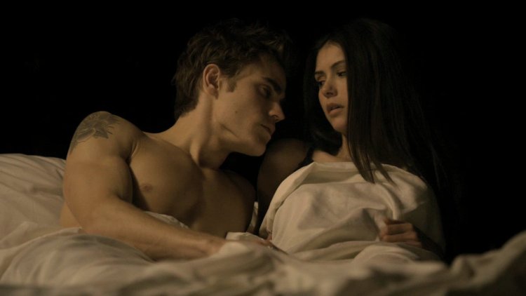 Stefan Elena and Damon in bed