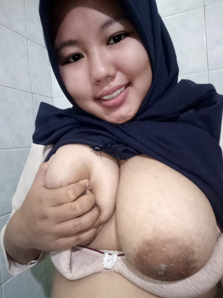 Naked Bini Orange Isteri Muda AWek Gebu Tetek Melayu Terlanjang Chubby