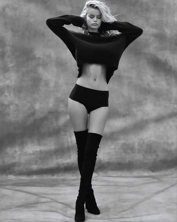 Model Frida Aasen Naked