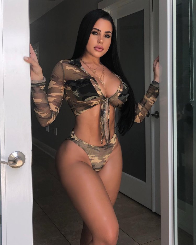 Stefani Assedo boobs