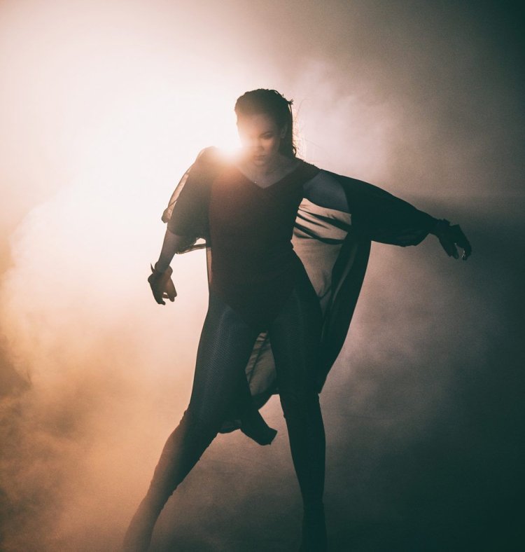 Eliz Reed Wallpaper on the phone