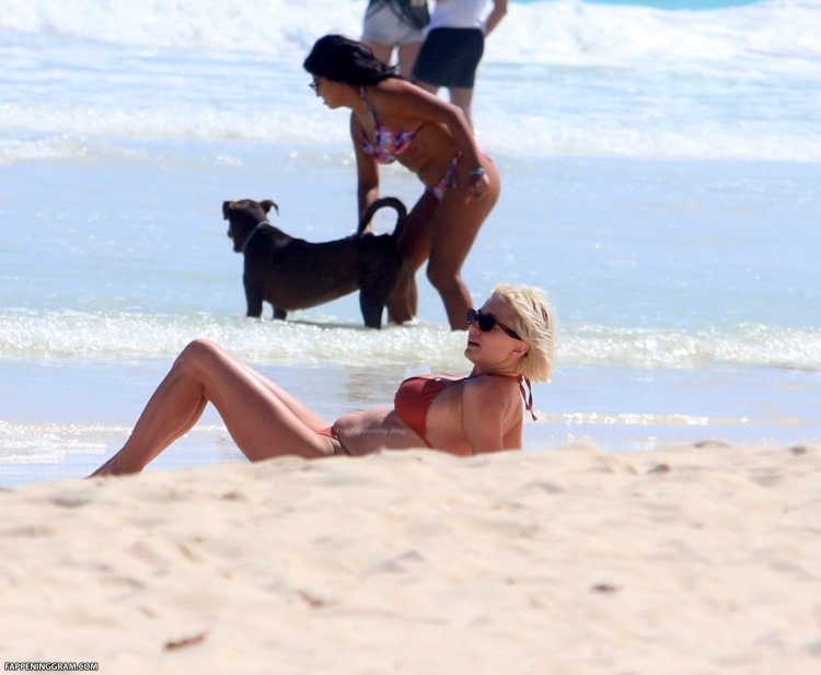 Caroline Vriland Tits