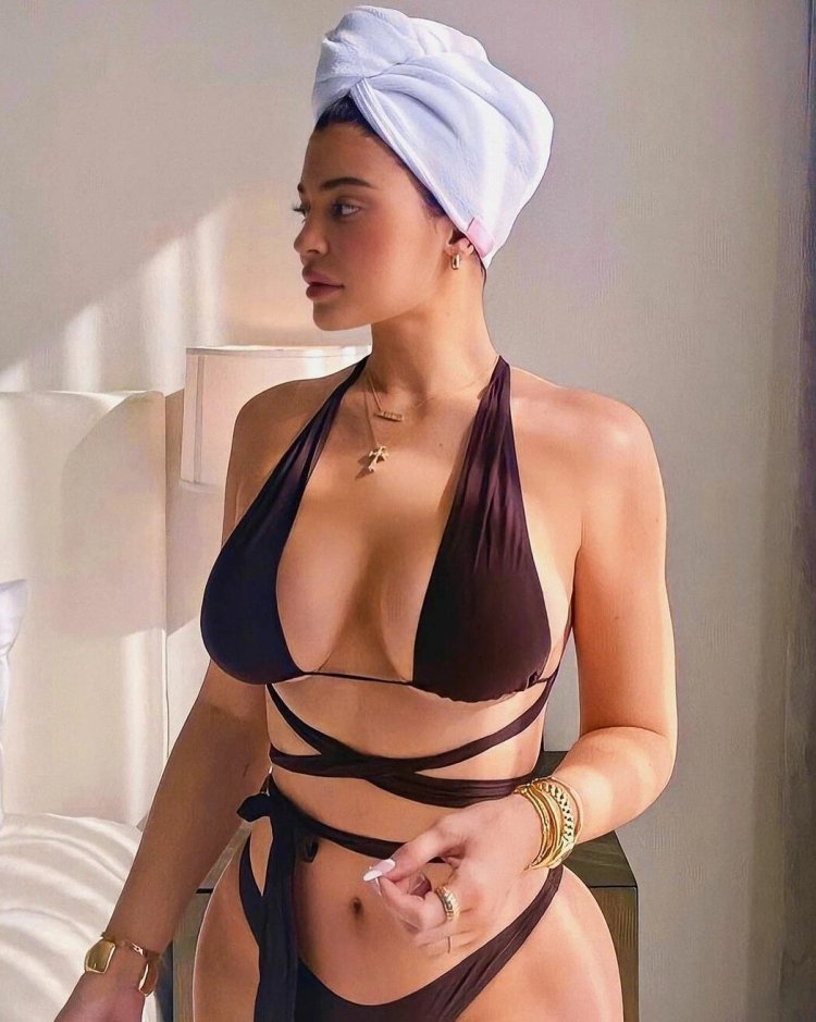 Kylie Jenner 2021 Hot