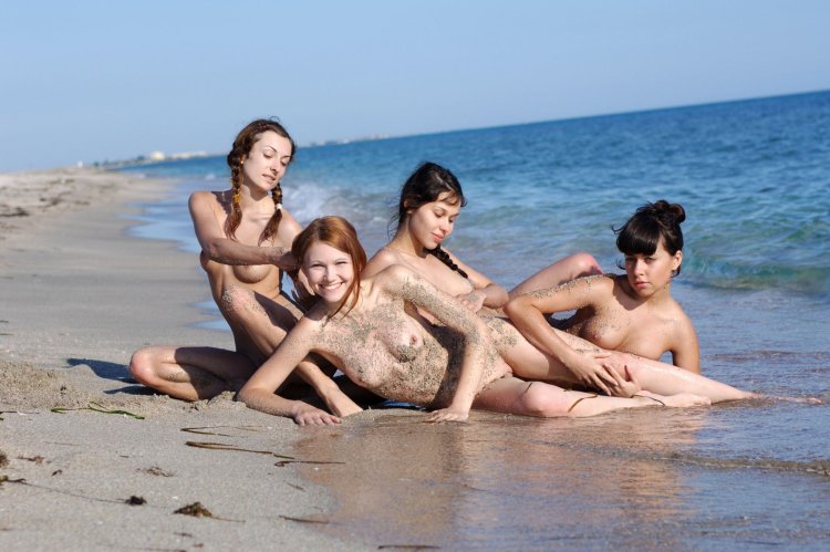 Women on nudist beaches
