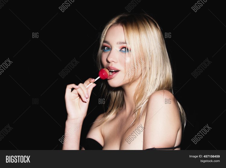 Aunt in a swimsuit and in the pamade