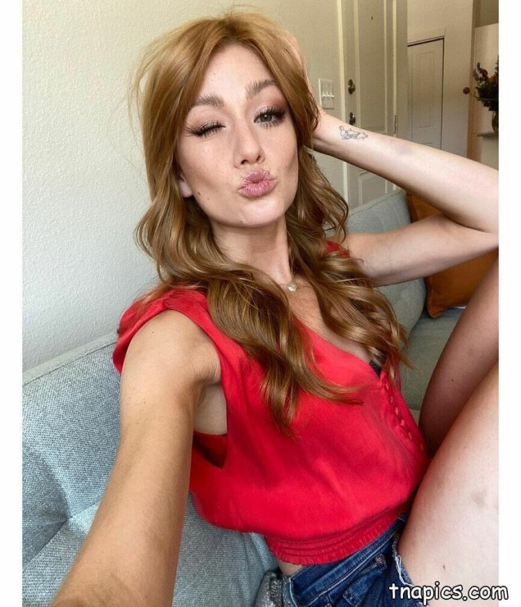 Katherine McNamara 2022