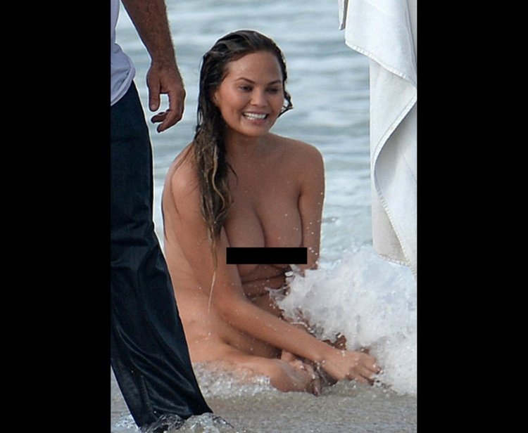 Chrissy Teygen Naked Pregnant