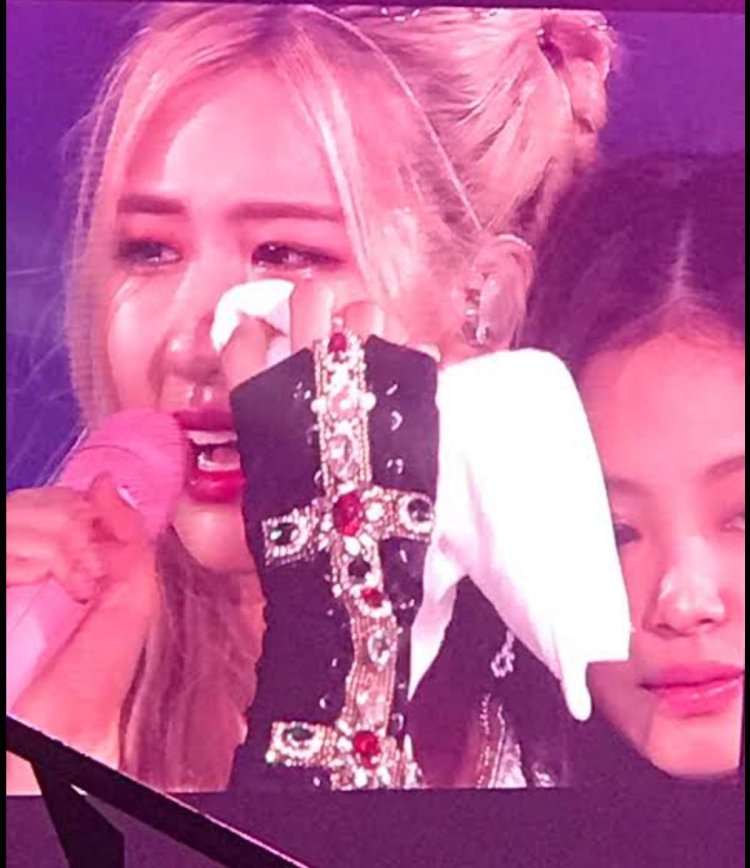 Jenny is crying Blackpink