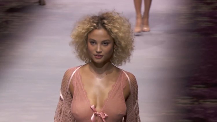 Rose Bertram show 18 +