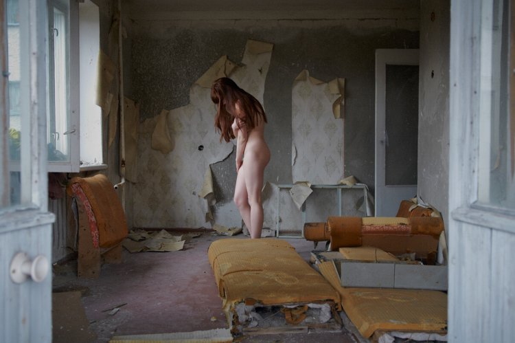 Nude photo shoot in Chernobyl