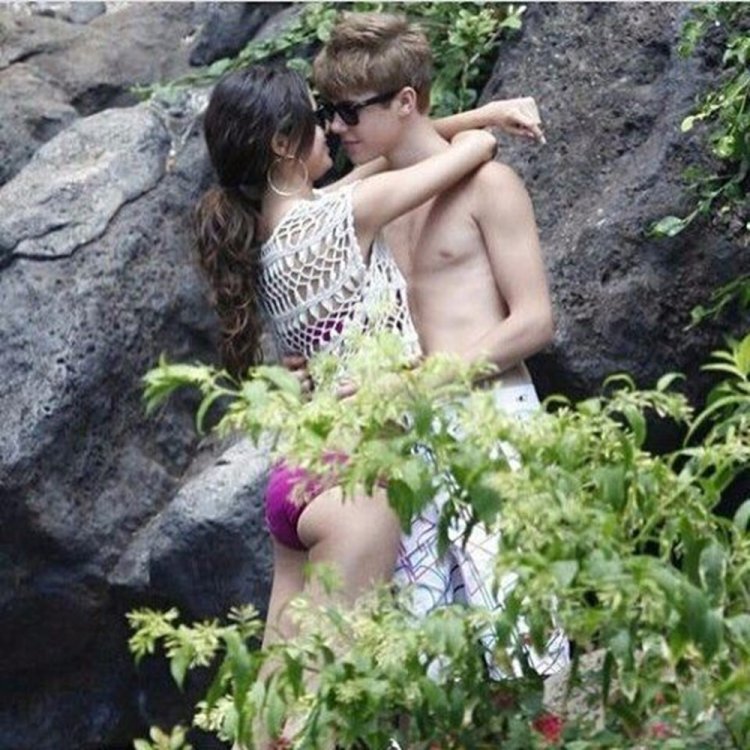 Selena Gomez and Justin Bieber in bed