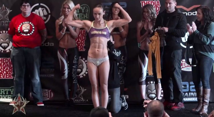 Miriam Nakamoto battles Jessamin Duke