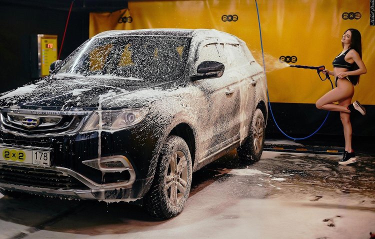 Peskov washes a car photo