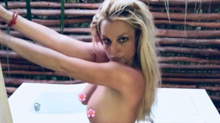 Britney Spears starred topless