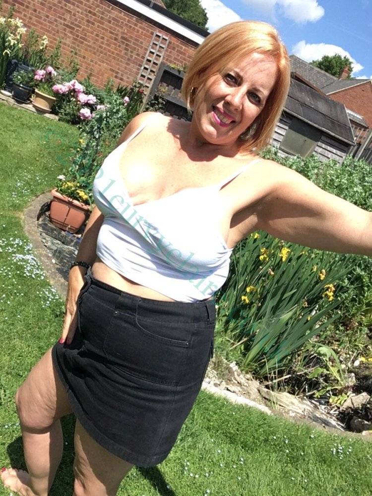 Curvy Claire without a dress