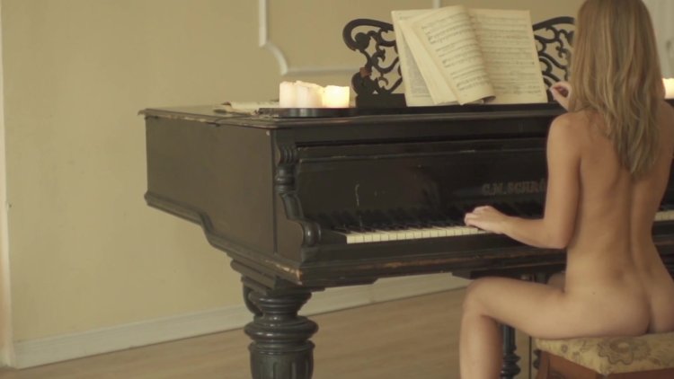 Beautiful pianists are naked
