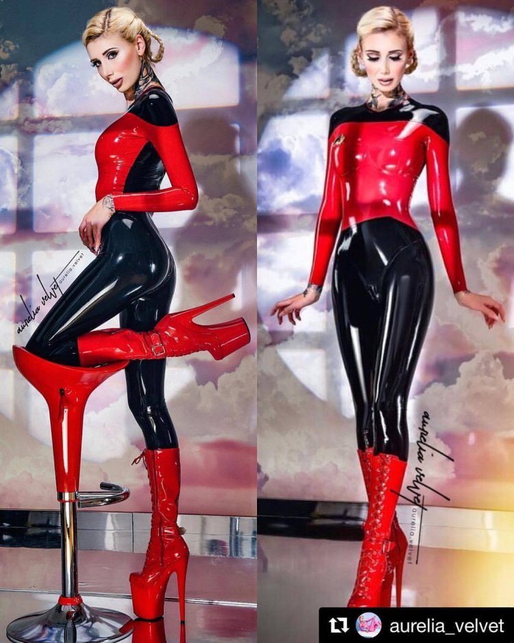 Aurelia Velvet Latex
