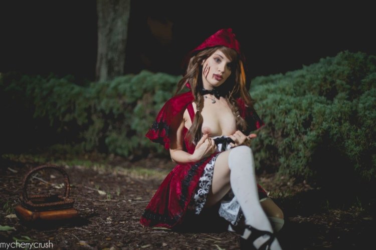 Marianna Schulz red cap Sex