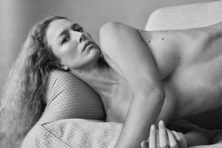 Madonna photo topless 2022