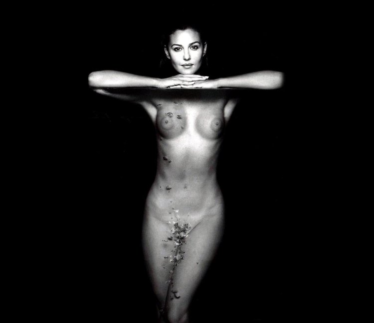 Monica Belluchi Naked 1990