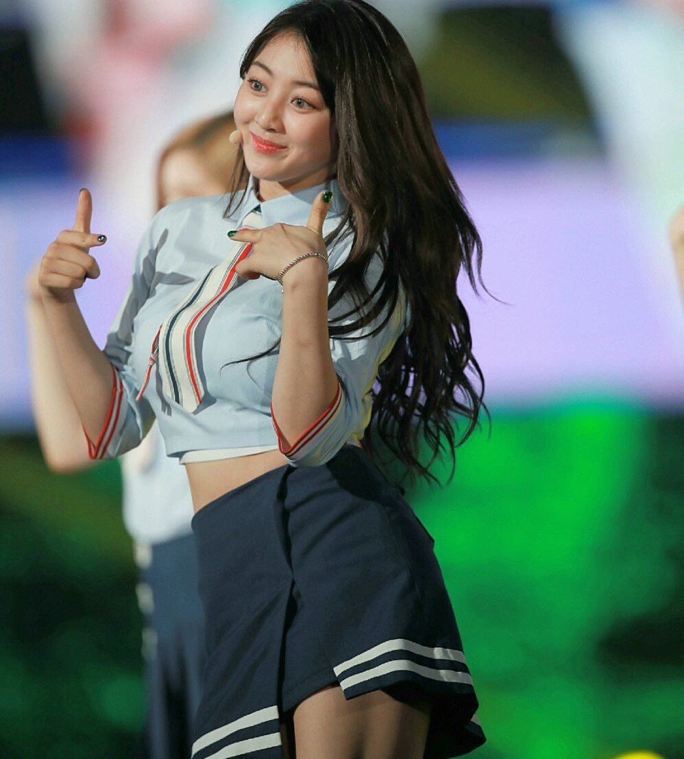 Twice Jeongyeon and Tzuyu