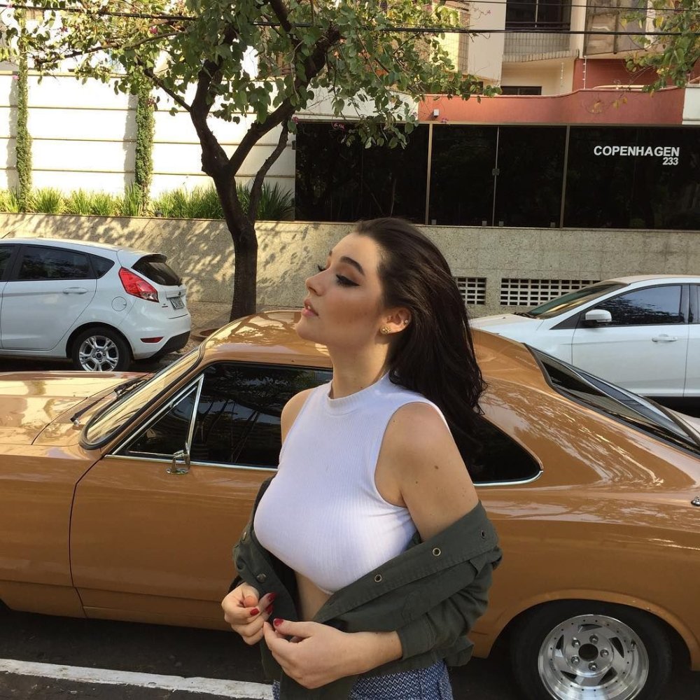 Michelle Alves hot