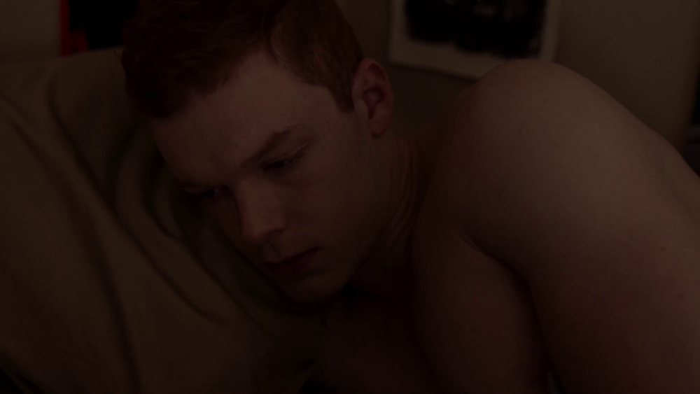 Jeremy Allen White with a naked torso